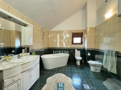 Izdavanje, petosoban stan, 300m², Gorica C, Podgorica - image 11