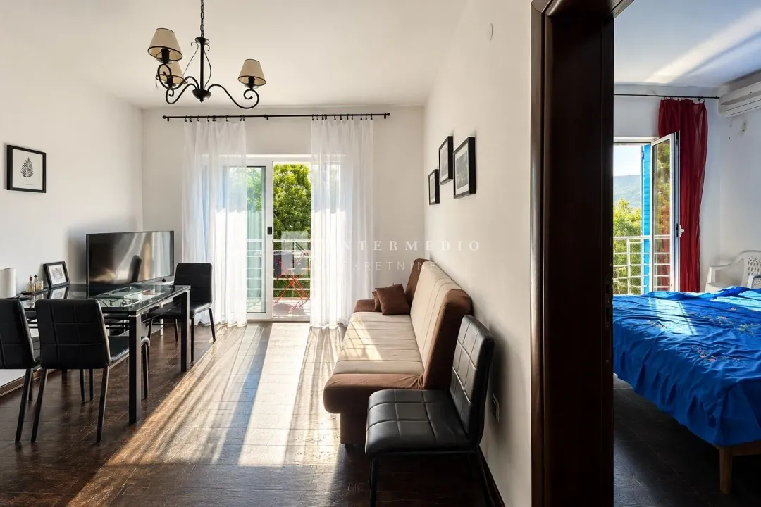 Prodaja, dvosoban stan, 50m², Baošići, Herceg Novi