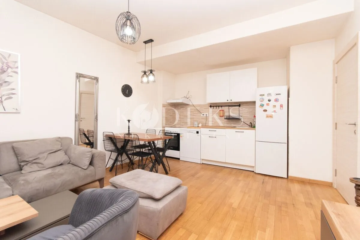 Izdavanje, dvosoban stan, 60m², Centar, Podgorica