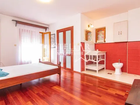 Izdavanje, kuća, 220m², Tološi, Podgorica - image 3