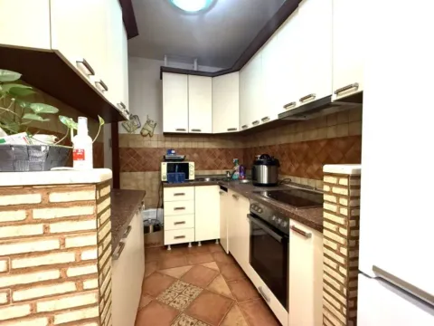 Sale, five bedroom apartment, 180m², Stari Aerodrom, Podgorica - image 3