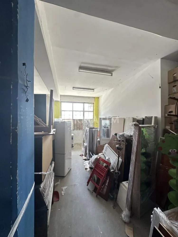 Izdavanje, poslovni prostor, 380m², Borča 1, Borča Sve Podlokacije