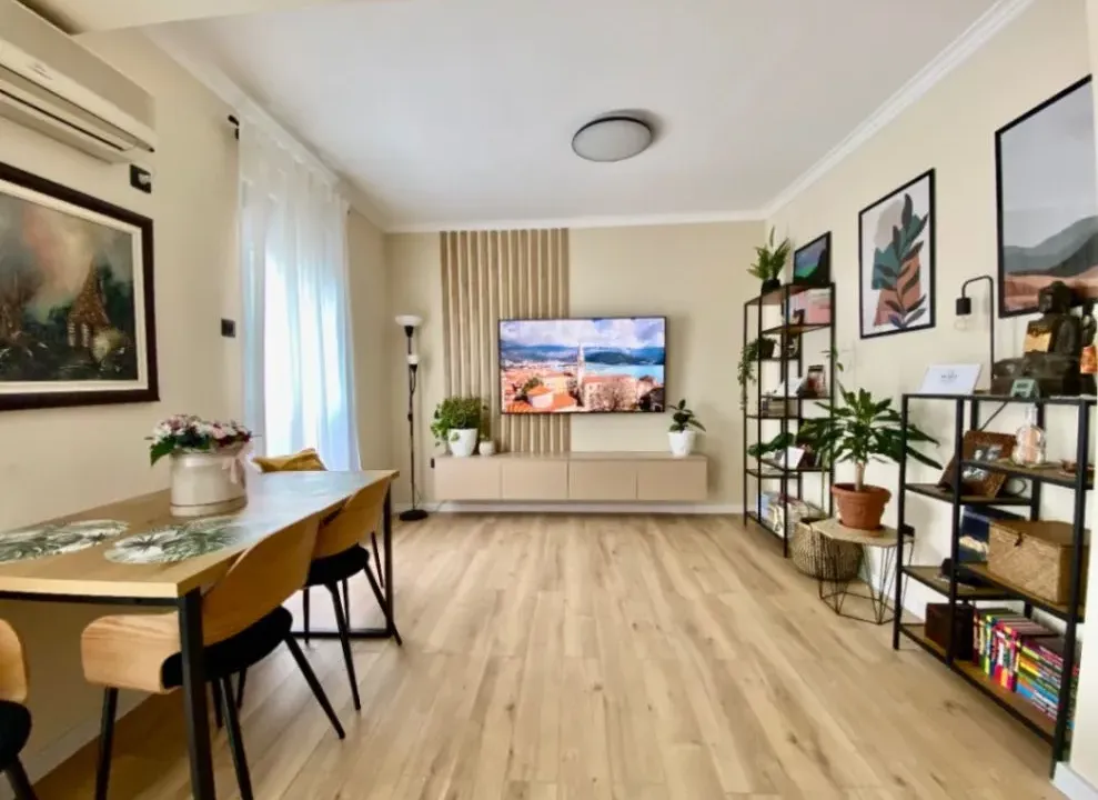 Izdavanje, dvosoban stan, 57m², Dubovica, Budva