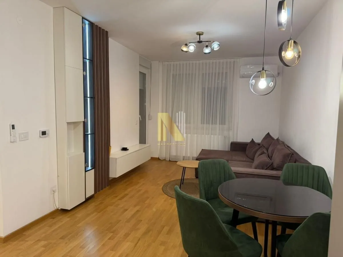 Izdavanje, dvosoban stan, 45m², Novi Sad, Srbija
