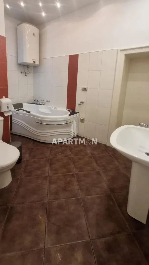 Izdavanje, četvorosoban stan, 90m², Stari Grad, Beograd