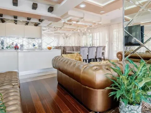 Prodaja, trosoban stan, 400m², Centar, Budva - image 2