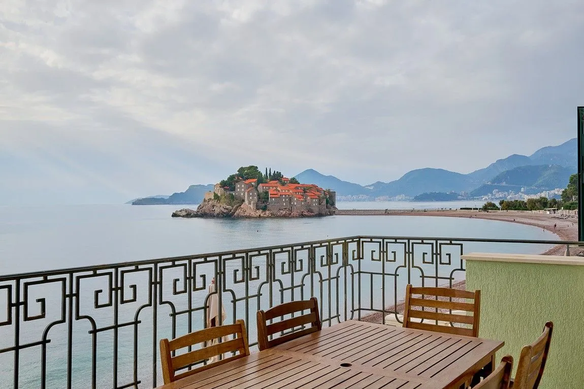 Sale, four bedroom apartment, 131m², Sveti Stefan, Budva