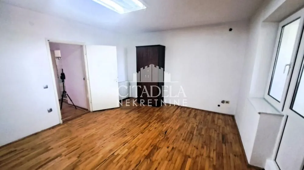 Izdavanje, kuća, 200m², Čukarica, Beograd
