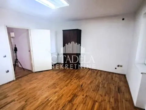 Rent, house, 200m², Čukarica, Beograd - image 9