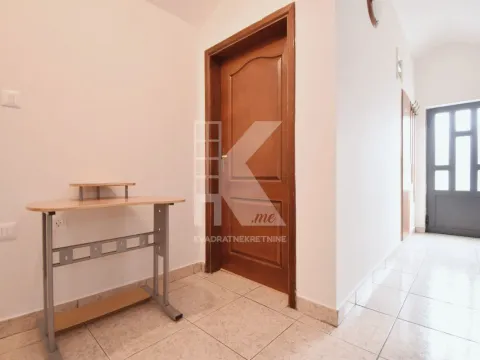 Izdavanje, jednosoban stan, 71m², Vezirov Most, Podgorica - image 8