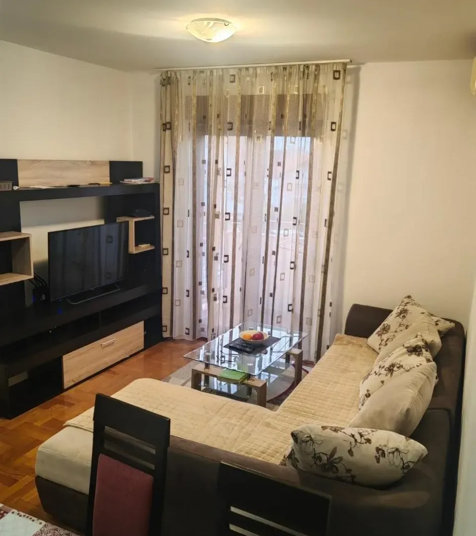 Izdavanje, jednosoban stan, 41m², Stari Aerodrom, Podgorica