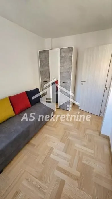 Izdavanje, trosoban stan, 69m², Novi Beograd Sve Podlokacije, Beograd
