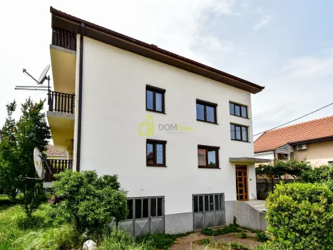 Prodaja, kuća, 370m², Tološi, Podgorica - image 23