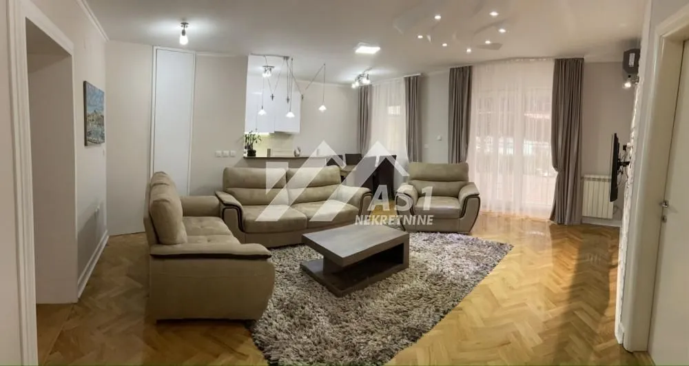 Izdavanje, četvorosoban stan, 130m², Grbavica, Novi Sad Sve Podlokacije