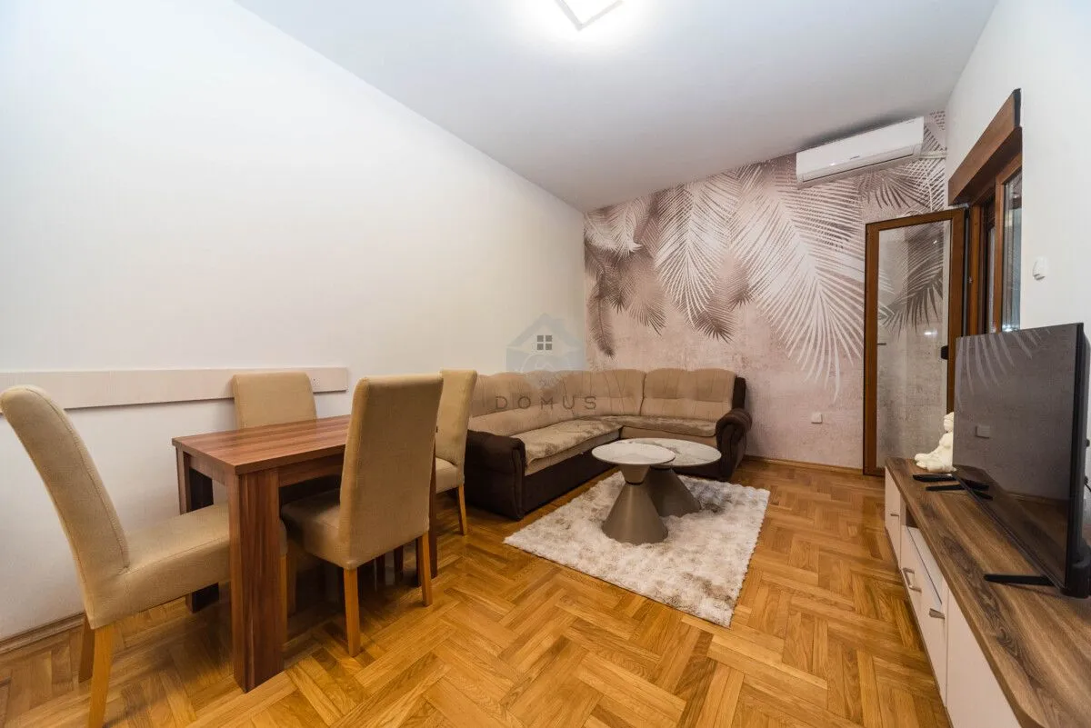Izdavanje, jednosoban stan, 45m², Pobrežje, Podgorica