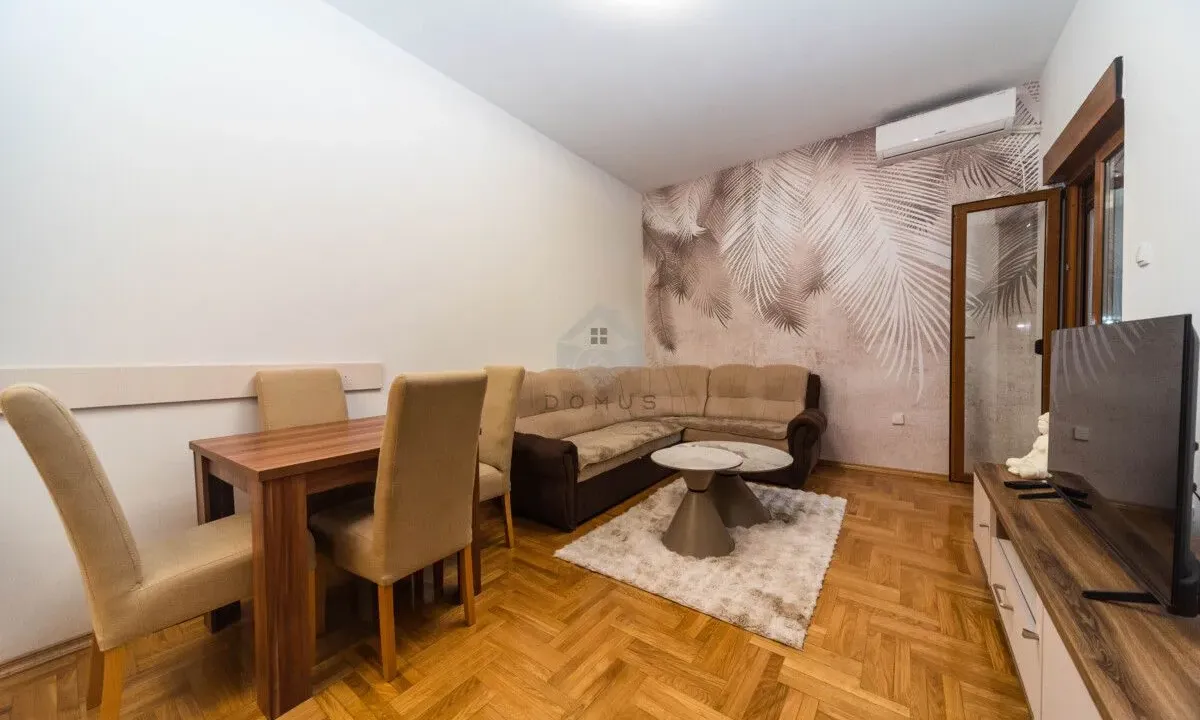 Izdavanje, jednosoban stan, 45m², Pobrežje, Podgorica