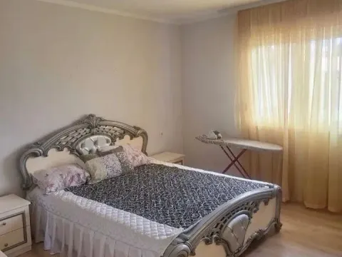 Izdavanje, kuća, 130m², Tološi, Podgorica - image 4