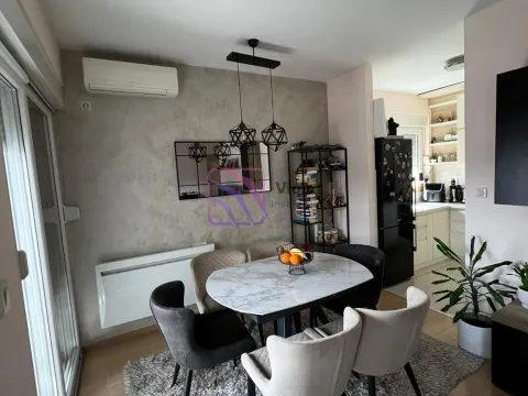 Prodaja, jednosoban stan, 53m², City Kvart, Podgorica - image 1