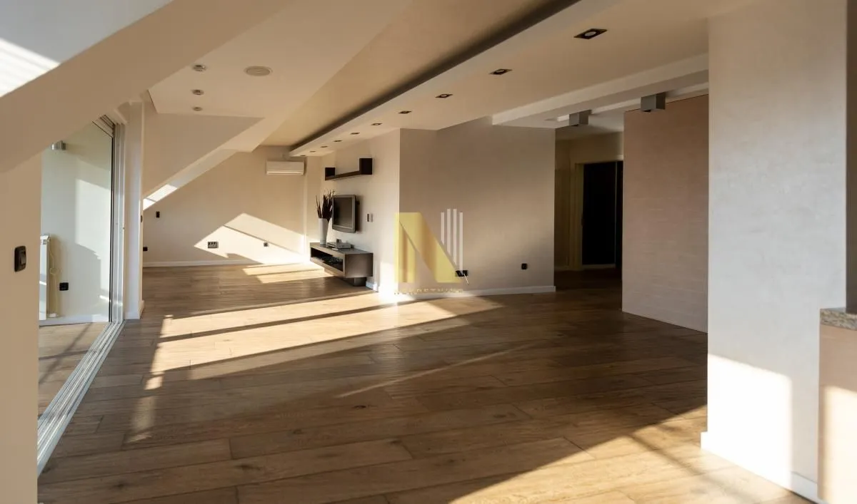 Prodaja, stan, 206m², Centar, Novi Sad