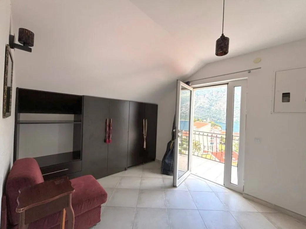 Sale, two bedroom apartment, 73m², Dobrota, Kotor