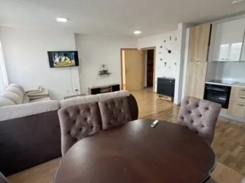 Izdavanje, dvosoban stan, 70m², Centar, Bar - image 4