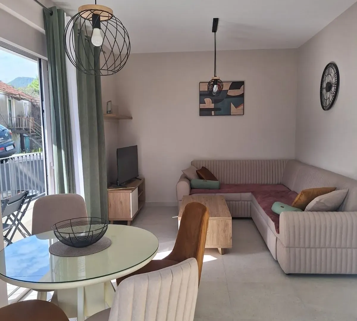 Izdavanje, jednosoban stan, 41m², Tripovići, Tivat