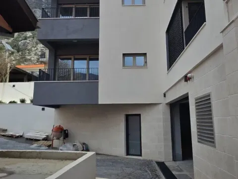 Prodaja, dvosoban stan, 51m², Dobrota, Kotor - image 2