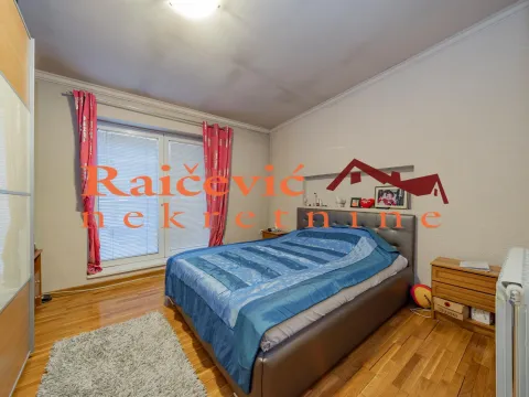 Prodaja, četvorosoban stan, 202m², Centar, Kruševac - image 11