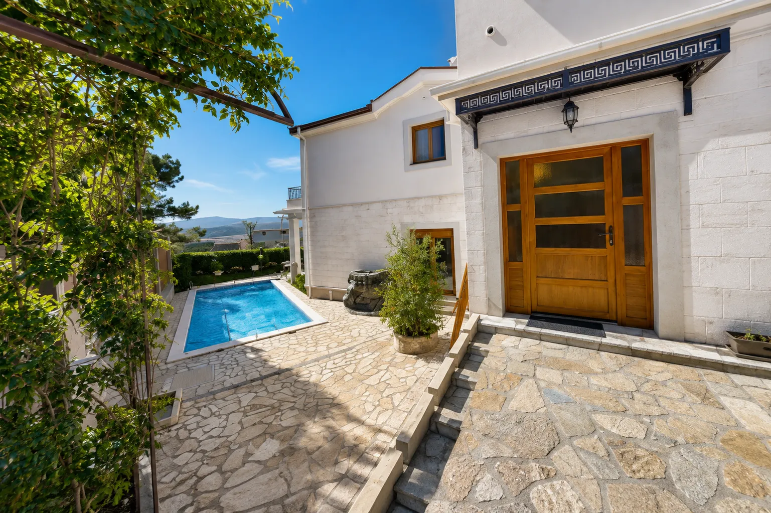 Rent, house, 212m², Kavač, Kotor