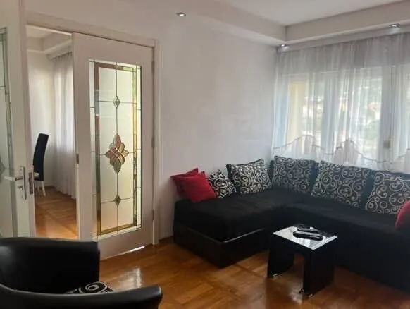 Izdavanje, jednosoban stan, 70m², Centar, Tivat