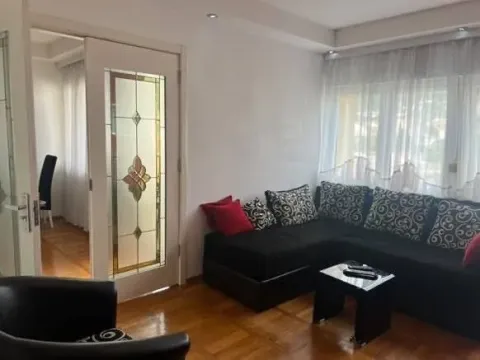 Izdavanje, jednosoban stan, 70m², Centar, Tivat
