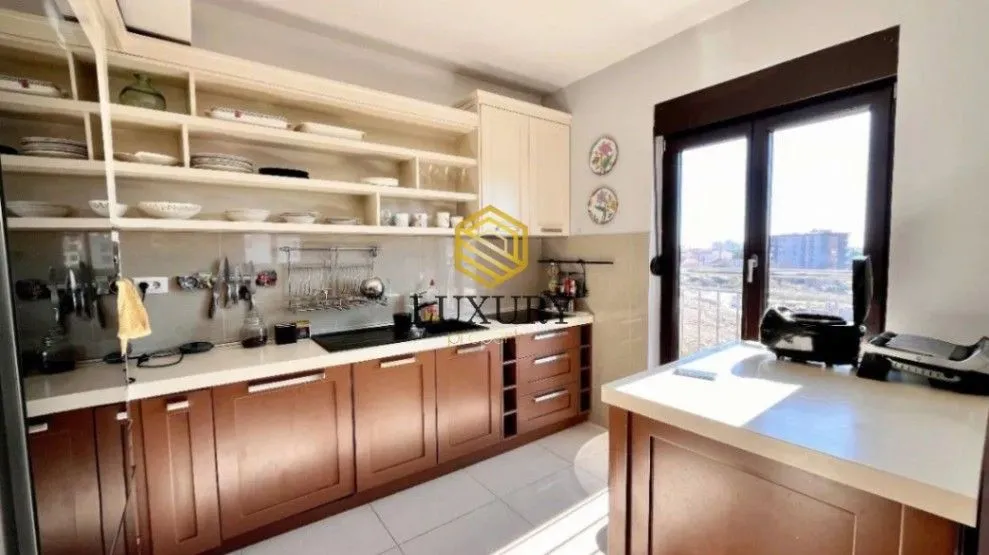 Prodaja, četvorosoban stan, 209m², Centar, Podgorica