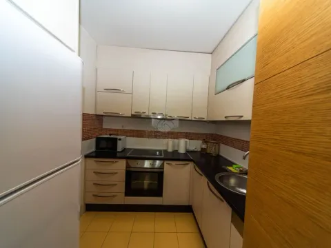 Izdavanje, trosoban stan, 100m², Krivi Most, Podgorica - image 4