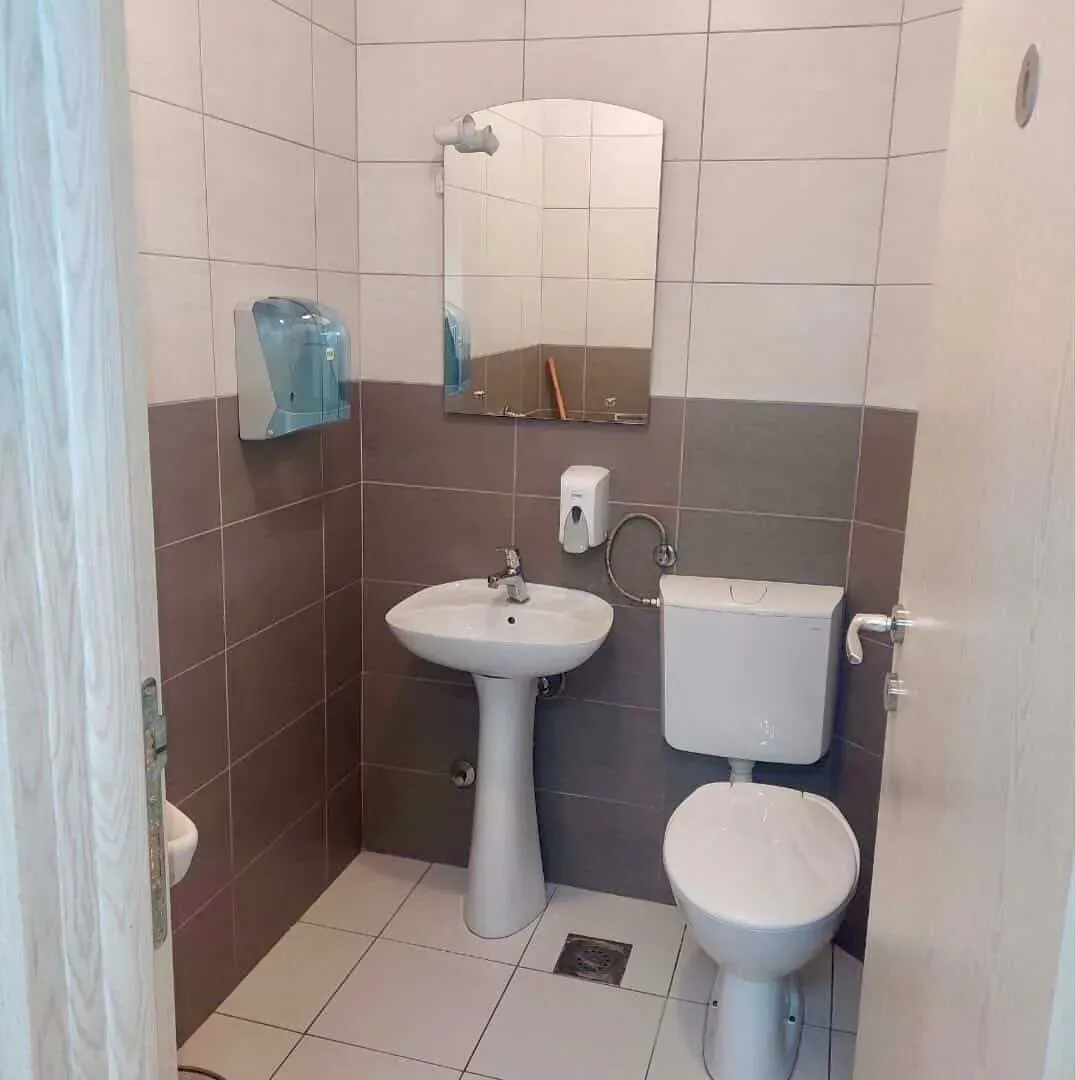 Rent, office space, 162m², 1 maj, Podgorica
