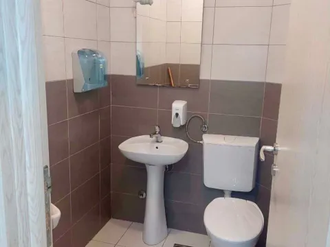 Rent, office space, 162m², 1 maj, Podgorica - image 8