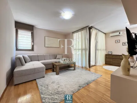 Izdavanje, dvosoban stan, 80m², Blok 5, Podgorica - image 4