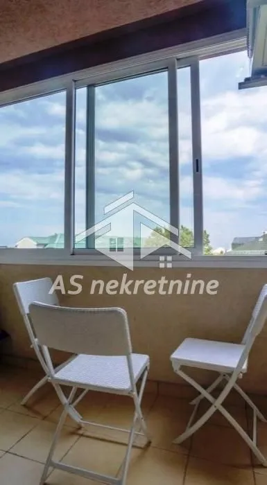 Izdavanje, trosoban stan, 82m², Filmski Grad, Beograd