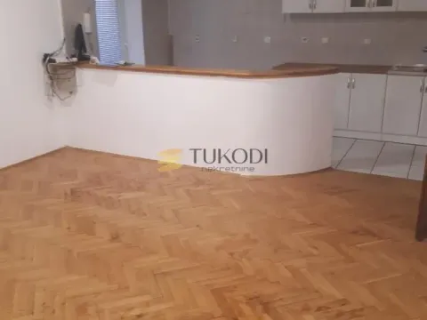 Izdavanje, kuća, 303m², Telep, Novi Sad Sve Podlokacije - image 14