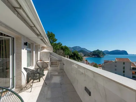 Sale, two bedroom apartment, 81m², Petrovac, Budva - image 2