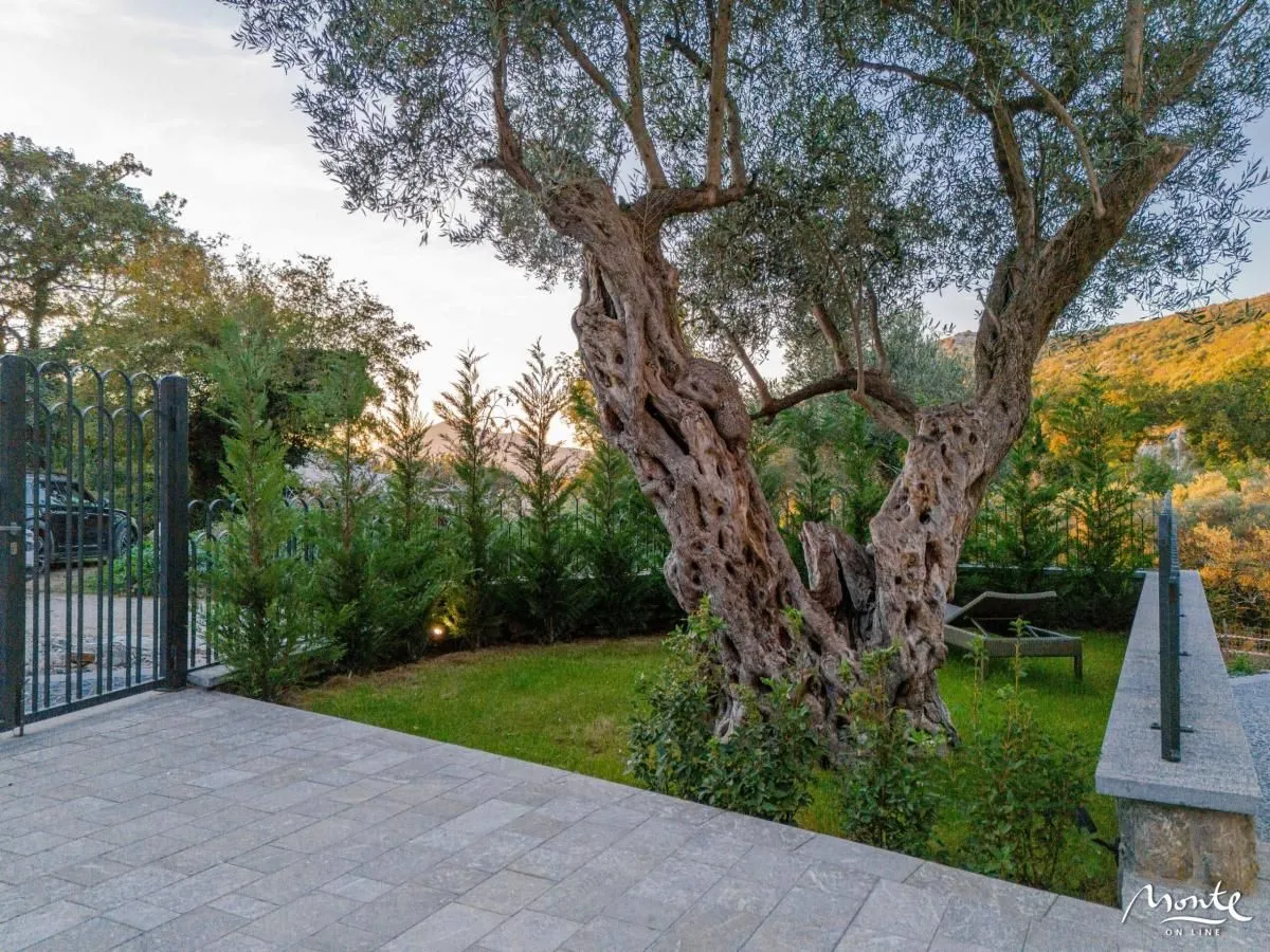 Sale, house, 240m², Kamenovo, Budva
