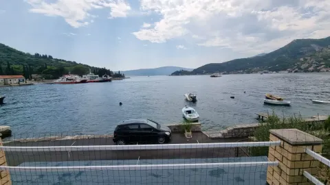 Pogled na zaliv i more sa terase. - image 6