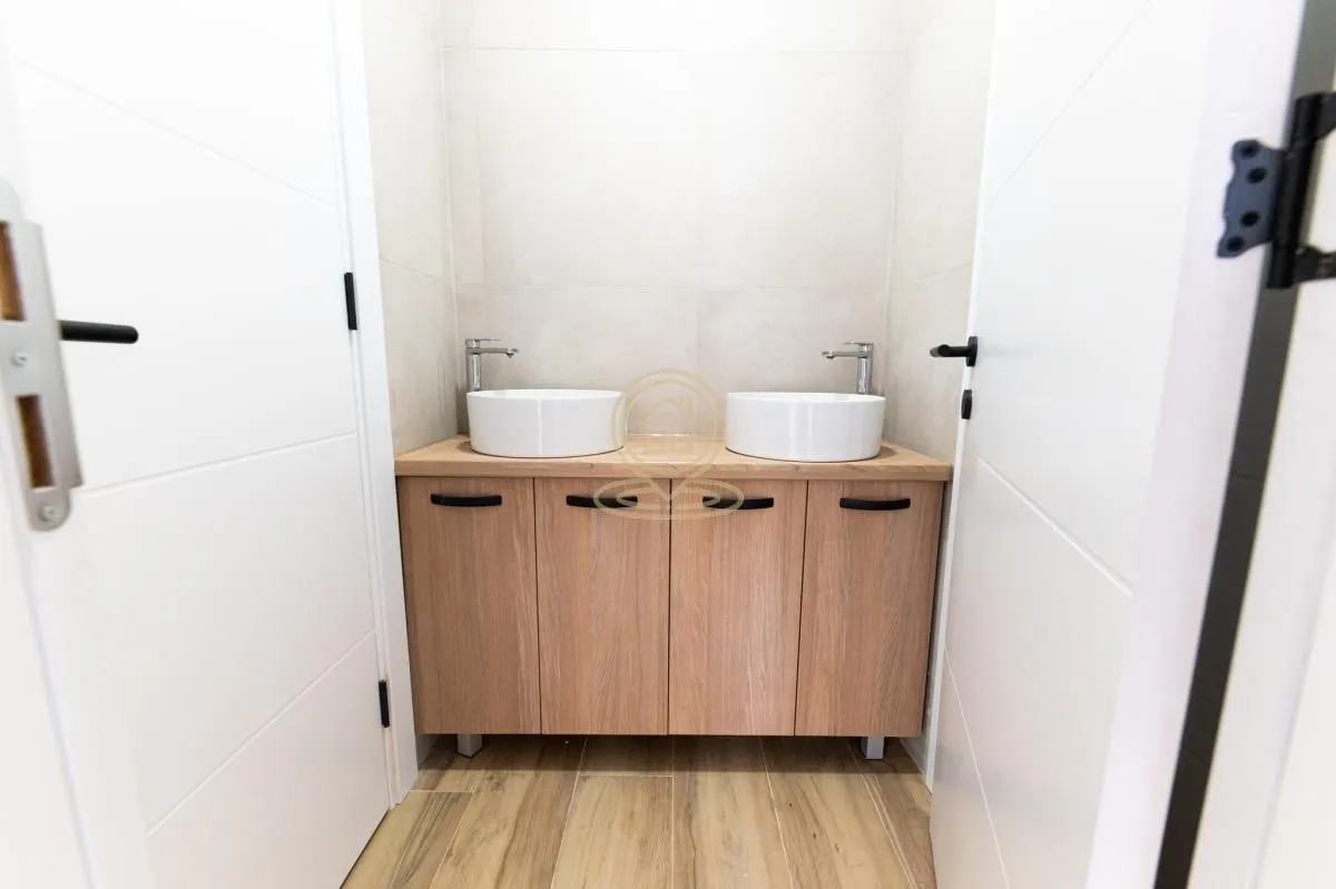 Izdavanje, poslovni prostor, 340m², Telep, Novi Sad Sve Podlokacije