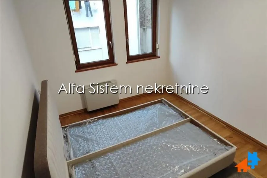 Rent, four bedroom apartment, 120m², Kalenić Pijaca, Vračar Sve Podlokacije