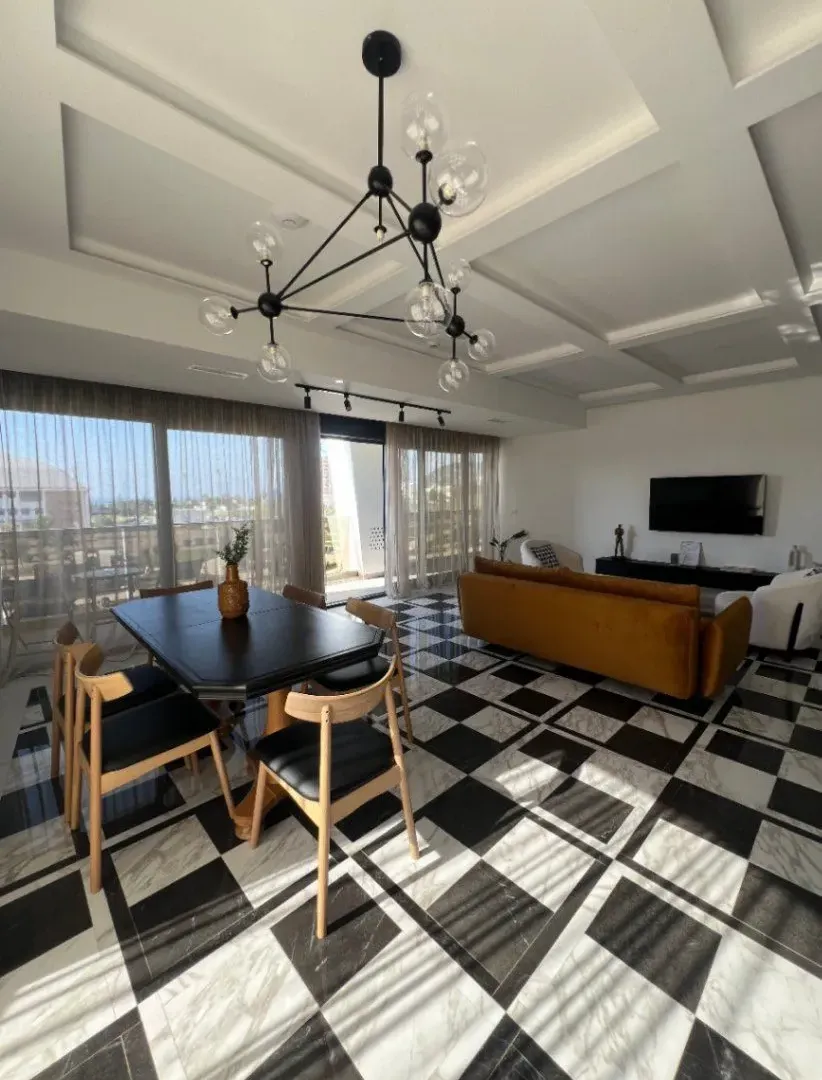 Izdavanje, jednosoban stan, 126m², Soho City, Bar