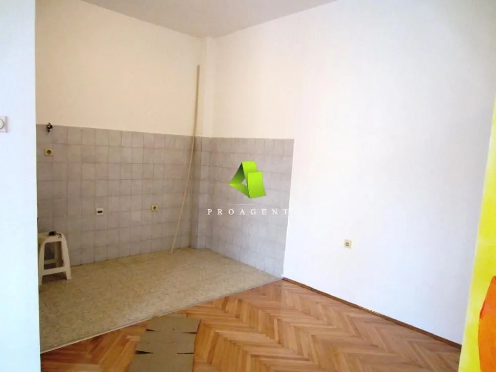 Rent, office space, 55m², Medijana, Niš