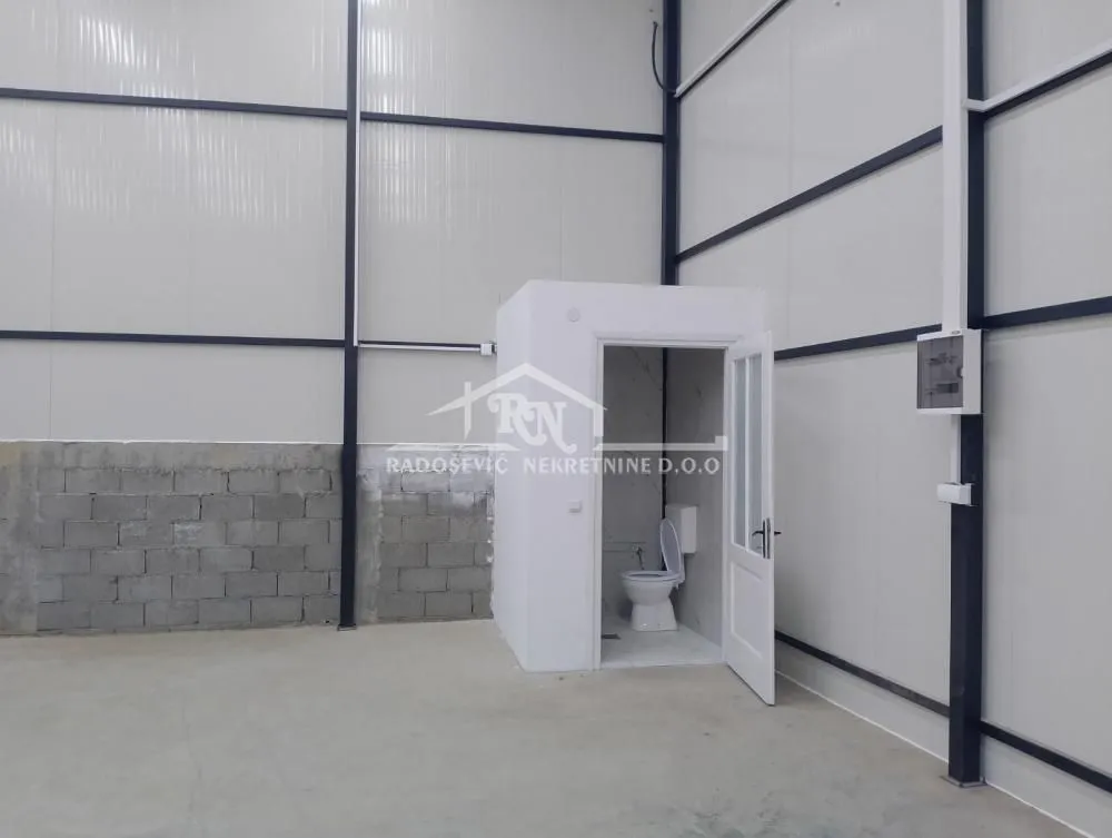 Rent, office space, 192m², Resnik, Beograd