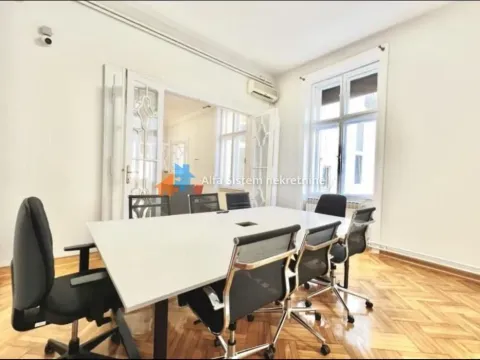 Izdavanje, stan, 250m², Stari Grad, Beograd