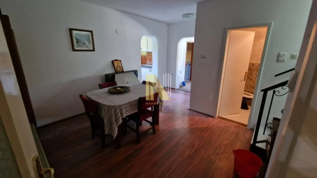 Prodaja, kuća, 300m², Ledinci, Petrovaradin