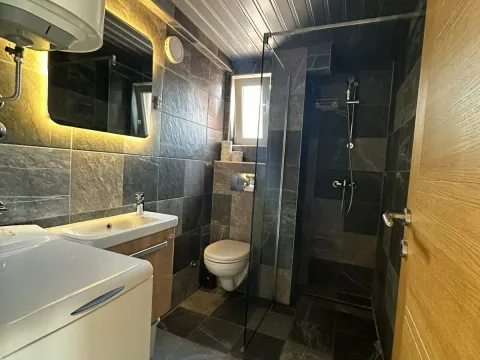 Izdavanje, jednosoban stan, 40m², Centar, Tivat - image 10