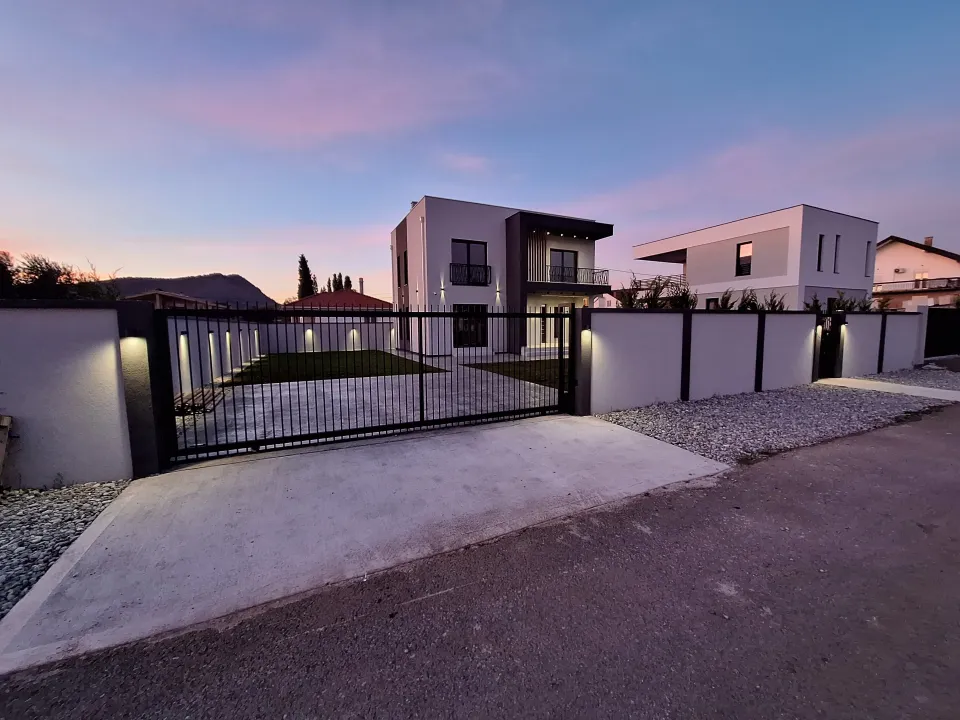Sale, house, 169m², Gornja Gorica, Podgorica